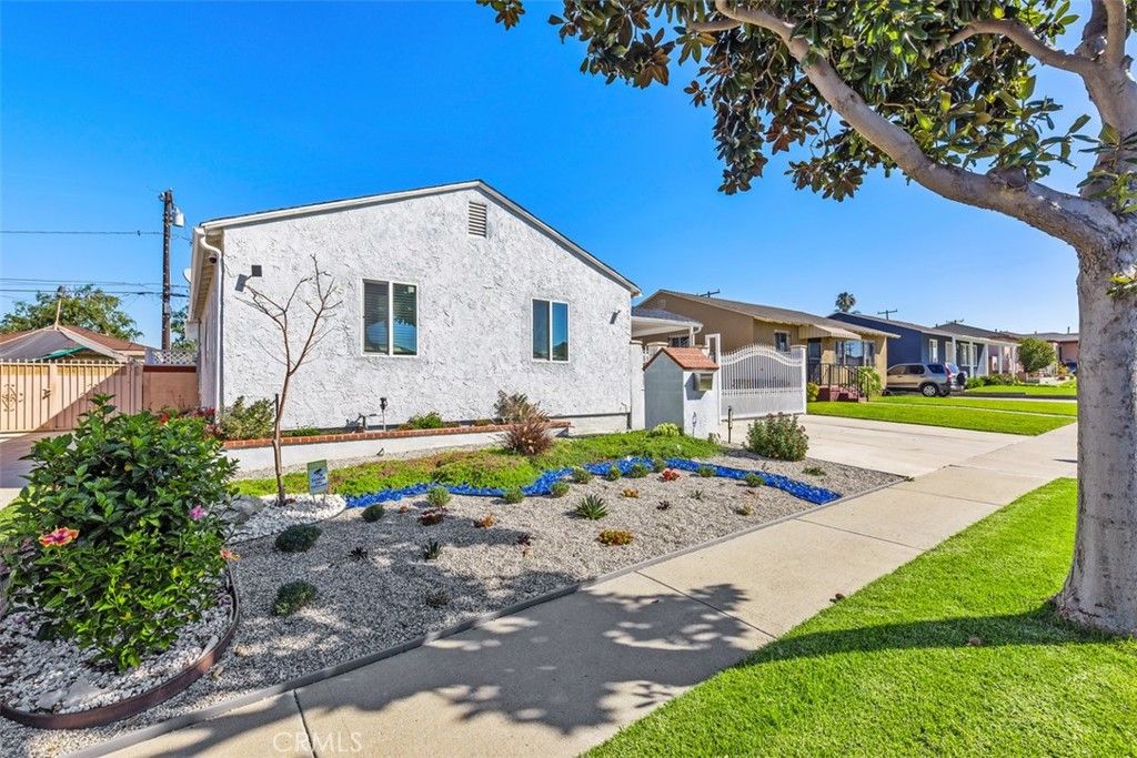 Photo of 1655 W 110th St, Los Angeles, CA 90047 (MLS # OC26059552)