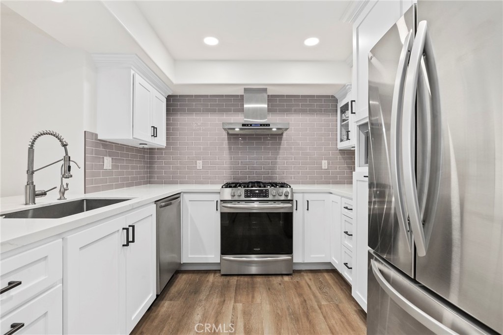 OFFER DEADLINE MONDAY 18th 2pm. Incredible coastal living awaits! Perfectly positioned right on the border of Redondo Beach and Torrance Beach, this spacious and beautifully updated 3-bedroom, 2-bath upper-level condo is just 1 mile from the sand and boasts one of the largest floor plans in the community.
Step inside to a light-filled open layout featuring a fully remodeled kitchen with sleek stainless steel appliances, recessed lighting throughout, and mountain views. The thoughtfully designed floor plan offers privacy between bedrooms, each with generous space. The primary suite charms with a clawfoot tub and wainscoting accents for extra character, while the convenience of in-unit laundry makes everyday living a breeze.
This Mediterranean-style building offers fantastic resort-style amenities—2 side-by-side parking spaces, private storage, pool, spa, 2 saunas, 2 gyms, and a clubhouse. Your HOA covers basic cable, internet, and earthquake insurance, and proudly holds $1 million in reserves.
All of this in a prime location close to Anza Elementary, Bishop Montgomery High School, Little Company of Mary Hospital, Del Amo Mall, and Redondo’s vibrant King Harbor. A rare find blending space, style, and location!