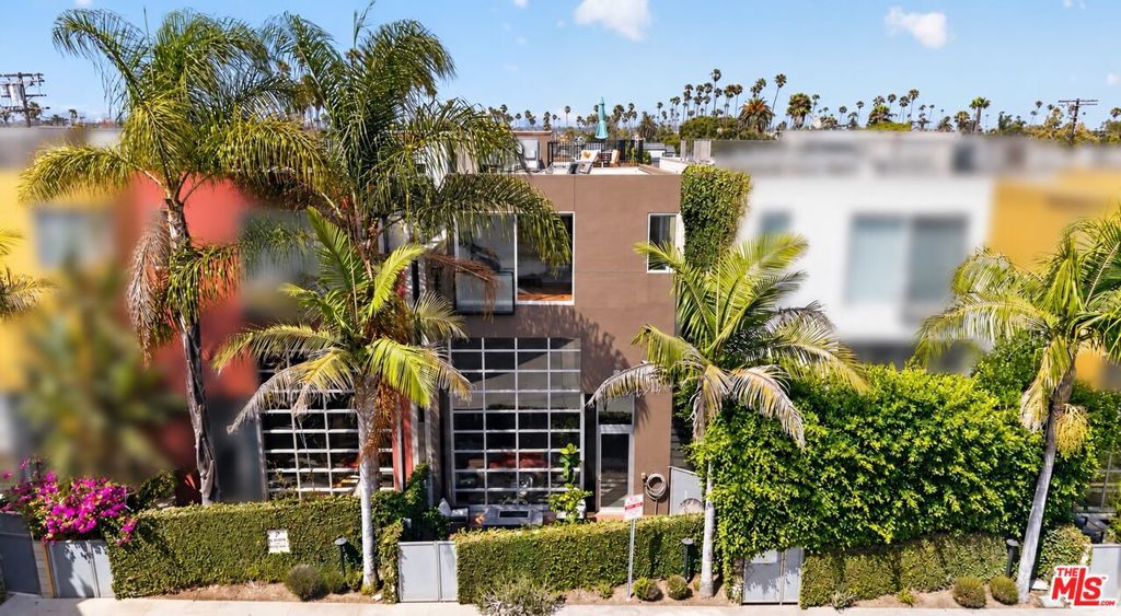 2120 Narcissus Court