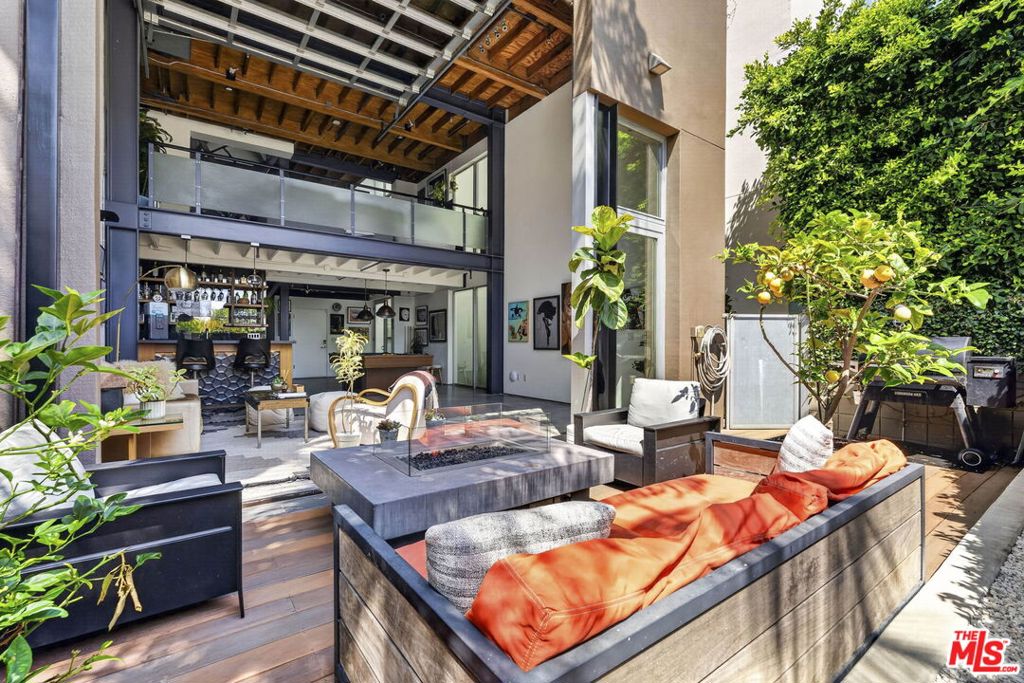 2120 Narcissus Court