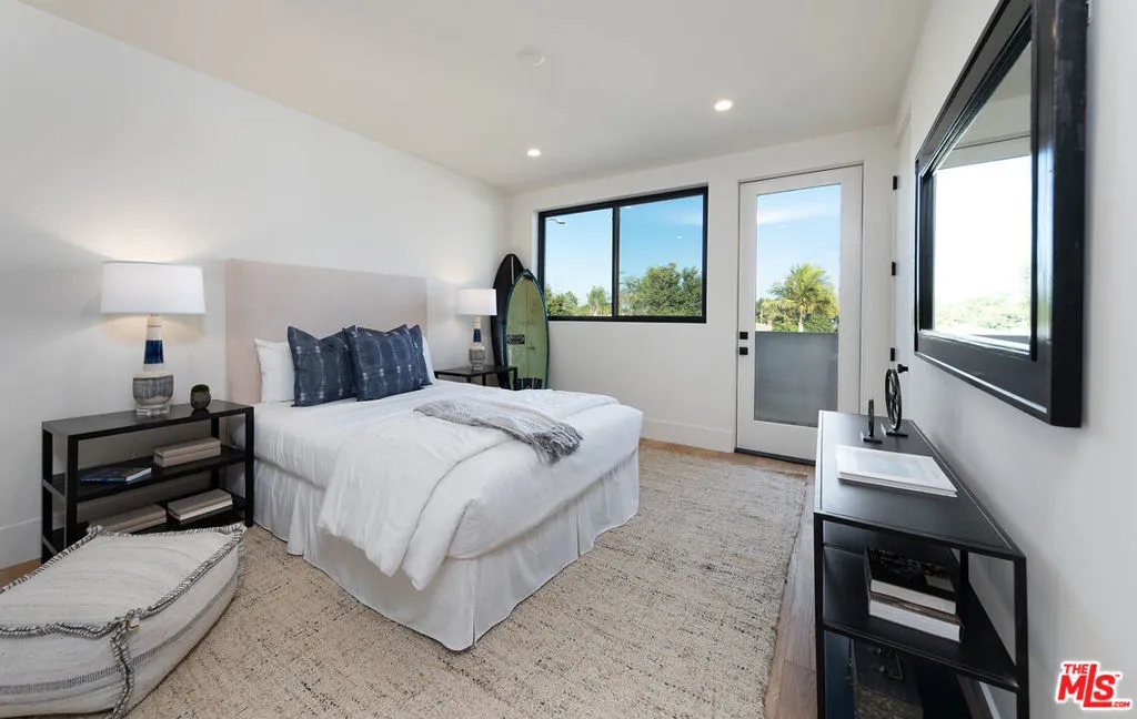 Los Angeles, California 90066, United States, 4 Bedrooms Bedrooms, ,5 BathroomsBathrooms,Residential,Active,197706