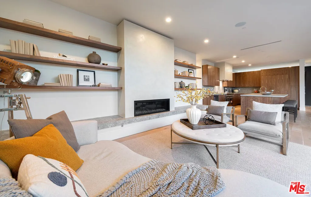 Los Angeles, California 90066, United States, 4 Bedrooms Bedrooms, ,5 BathroomsBathrooms,Residential,Active,197706