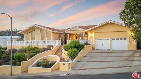 Photo of 2315 N Hobart Boulevard, Los Angeles, CA 90027 (MLS # 26671645)