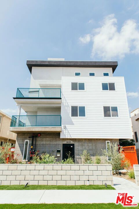 Photo of 1431 S Sherbourne Drive #3, Los Angeles, CA 90035 (MLS # 25557165) Photo of 1431 S Sherbourne Drive #3, Los Angeles, CA 90035 (MLS # 25557165)