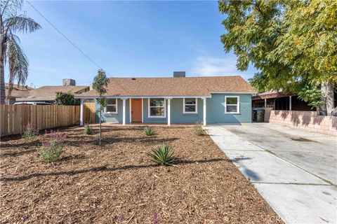 Photo of 809 Caylor St, Bakersfield, CA 93304 (MLS # SR25246916) Photo of 809 Caylor St, Bakersfield, CA 93304 (MLS # SR25246916)