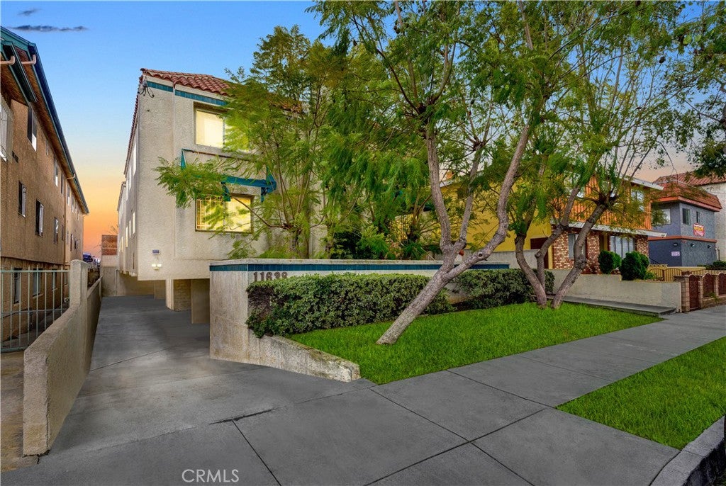 Photo of 11638 York Avenue #4, Hawthorne, CA 90250 (MLS # WS26226945)