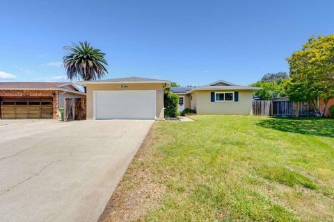 Photo of 36284 Birkshire Place, Newark, CA 94560 (MLS # ML82045308)