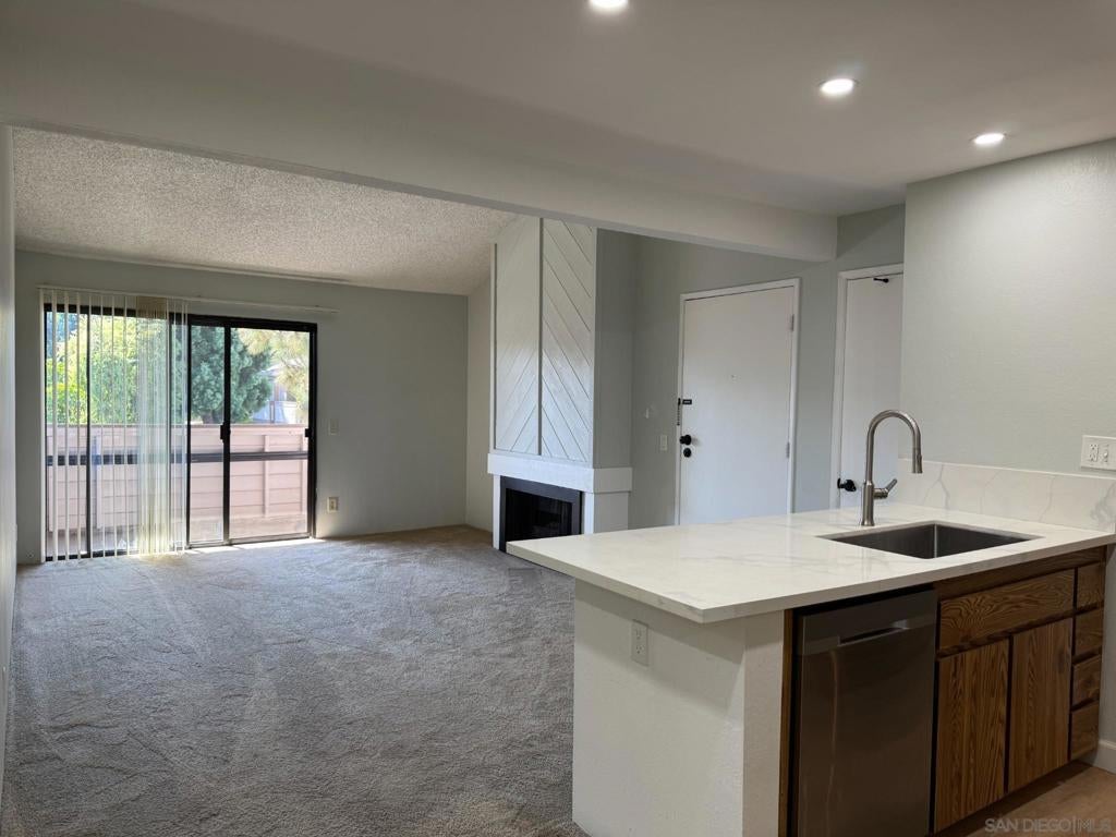 9189 Village Glen Dr 252