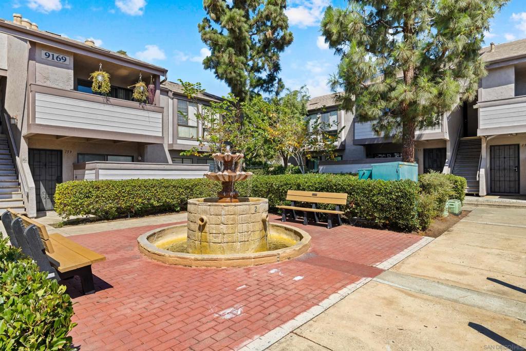 9189 Village Glen Dr DR