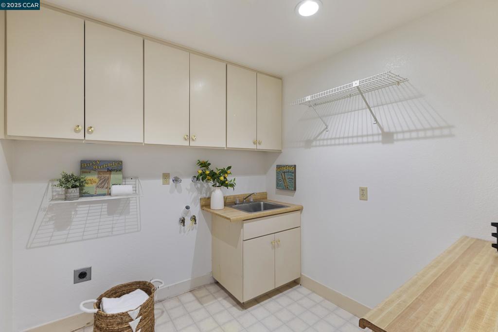 ORINDA WOODS - Residential