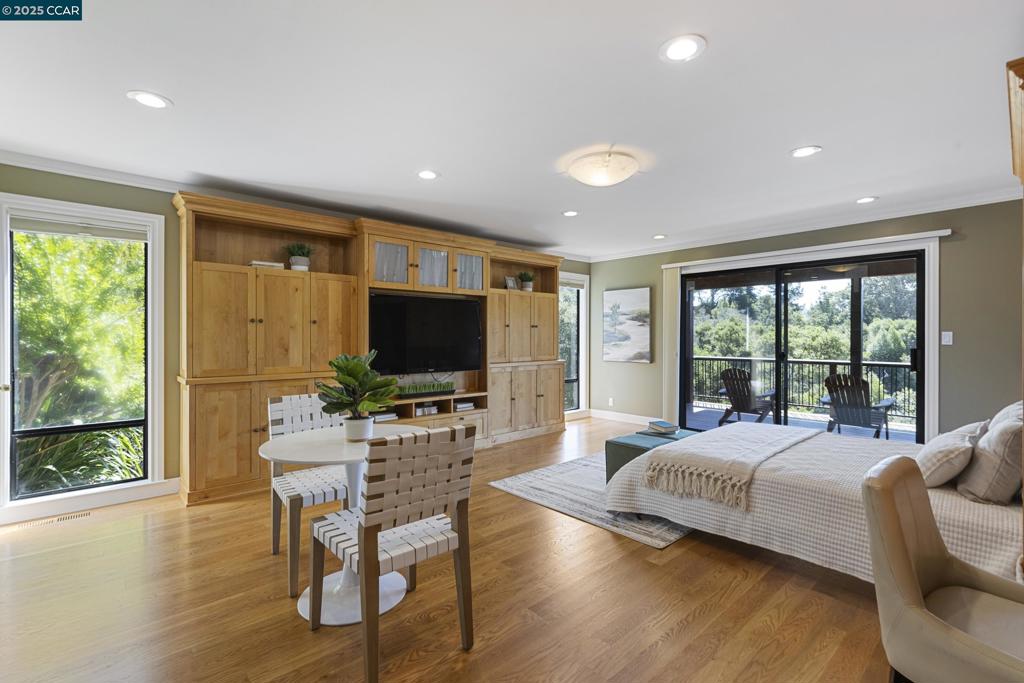 ORINDA WOODS - Residential