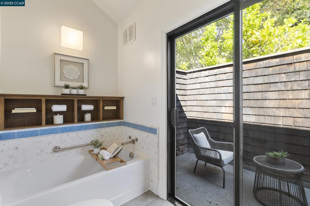 ORINDA WOODS - Residential
