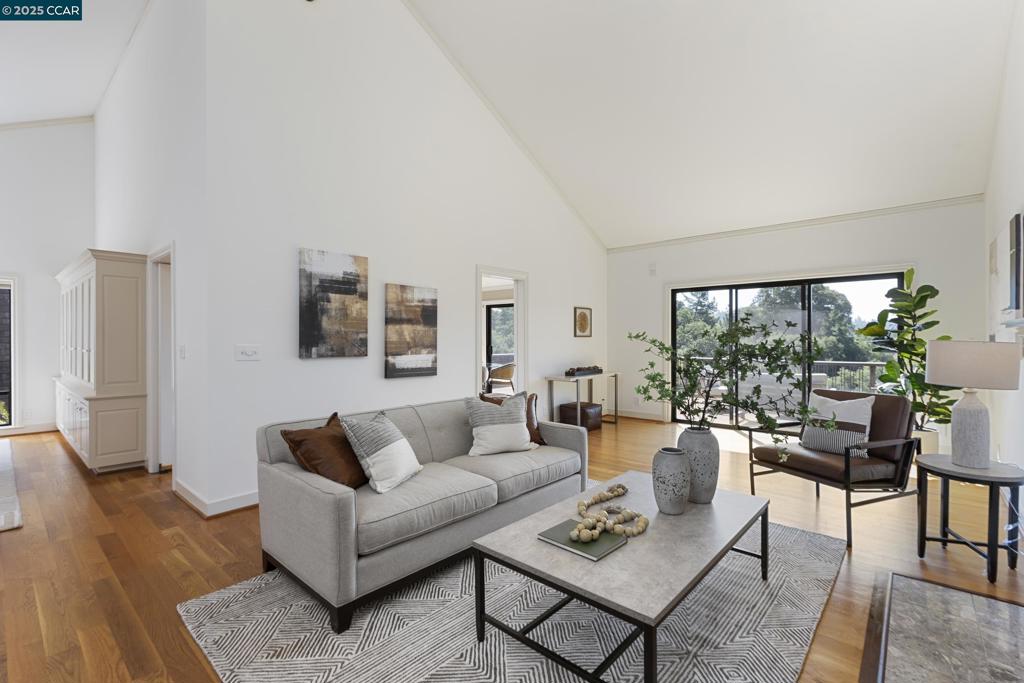ORINDA WOODS - Residential