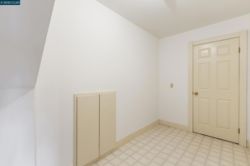 ORINDA WOODS - Residential