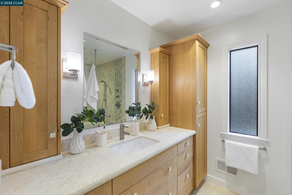ORINDA WOODS - Residential