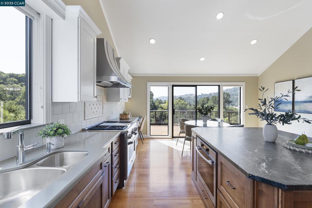ORINDA WOODS - Residential
