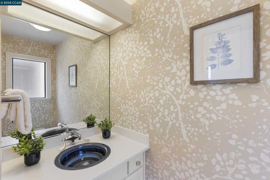 ORINDA WOODS - Residential