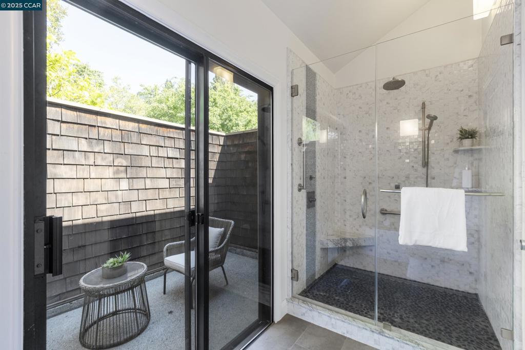 ORINDA WOODS - Residential
