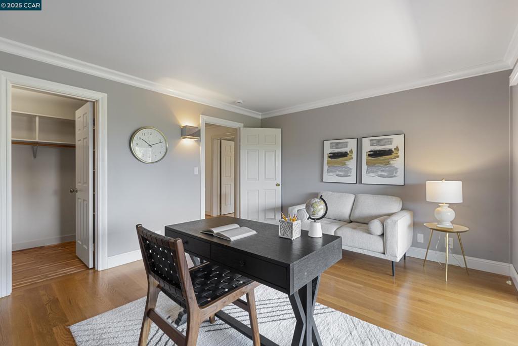 ORINDA WOODS - Residential