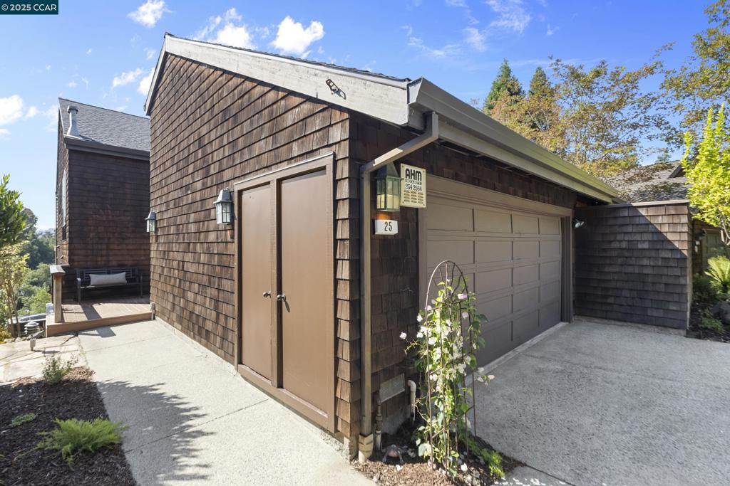 ORINDA WOODS - Residential