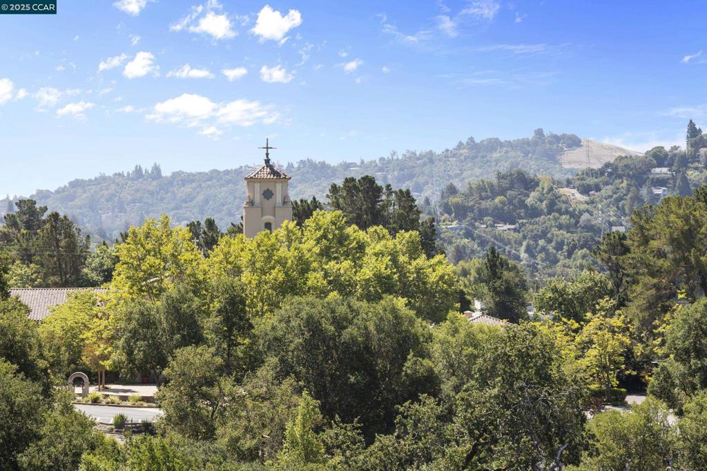 ORINDA WOODS - Residential