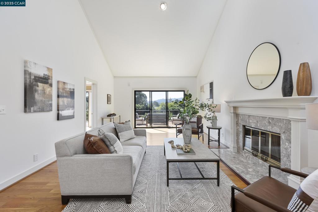 ORINDA WOODS - Residential
