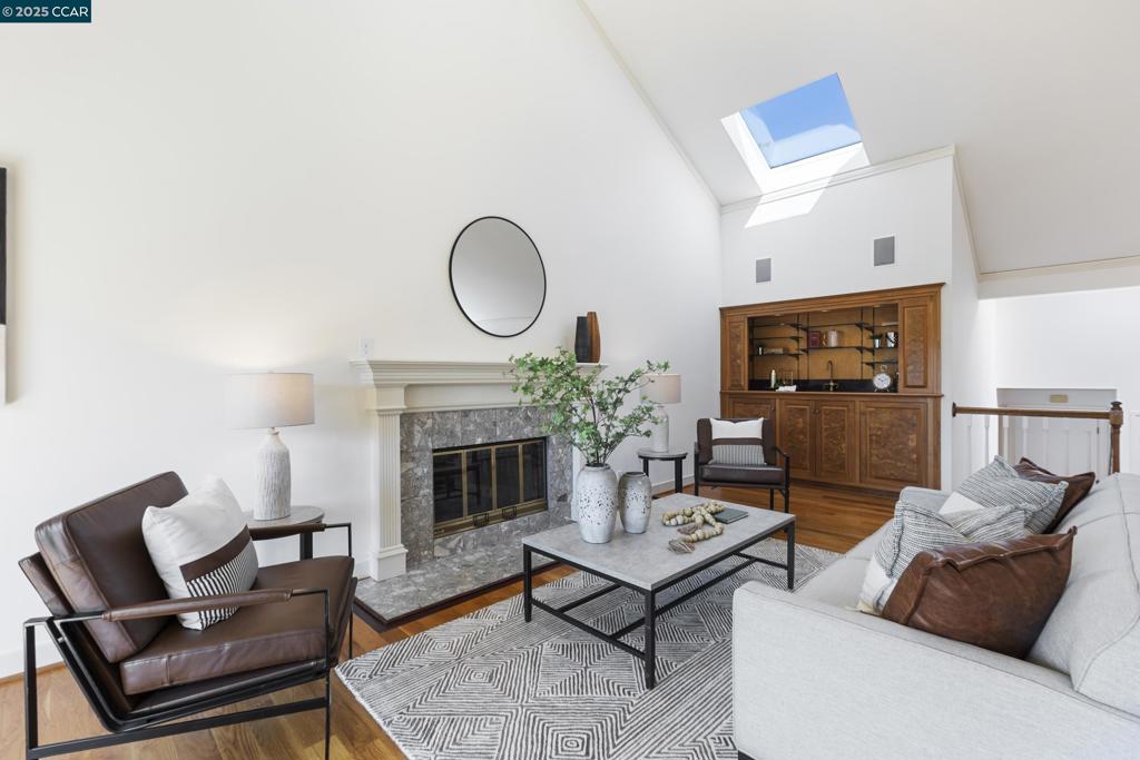 ORINDA WOODS - Residential