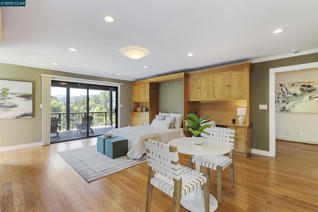 ORINDA WOODS - Residential