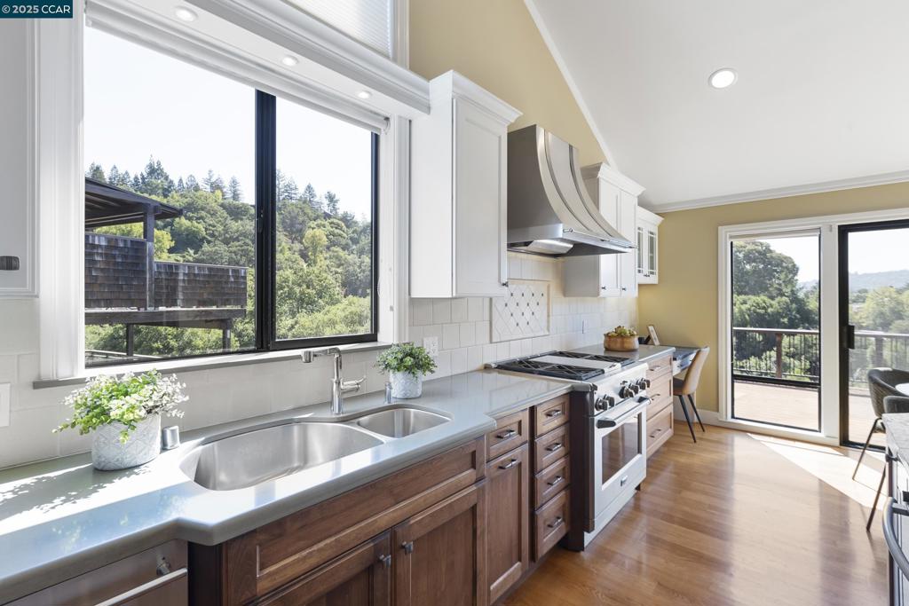 ORINDA WOODS - Residential