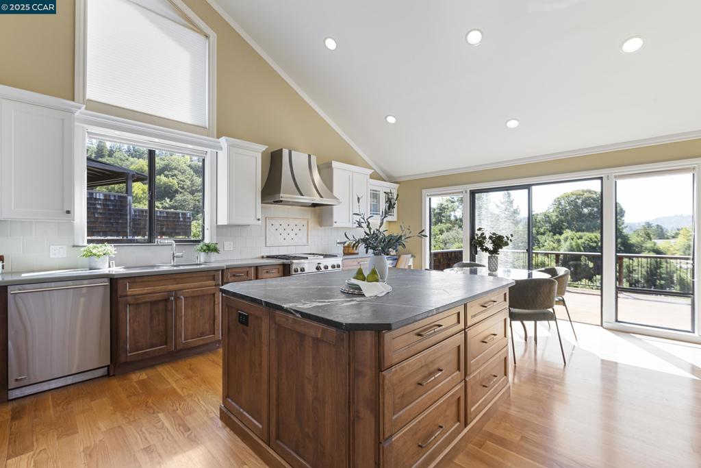 ORINDA WOODS - Residential