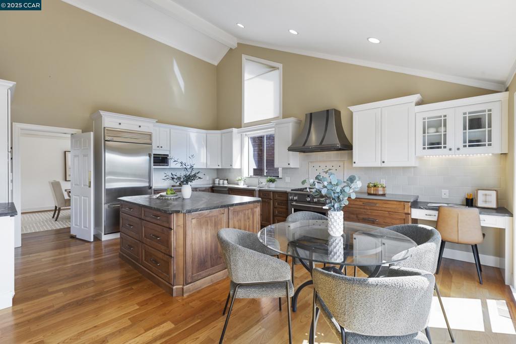 ORINDA WOODS - Residential
