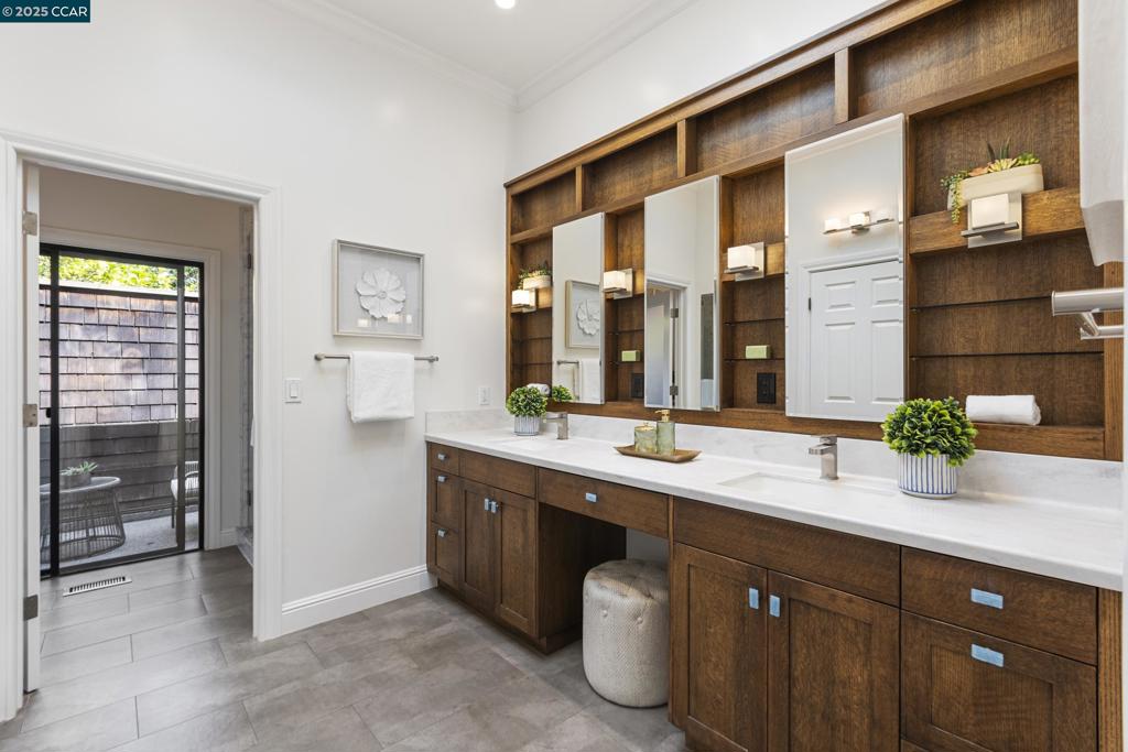 ORINDA WOODS - Residential