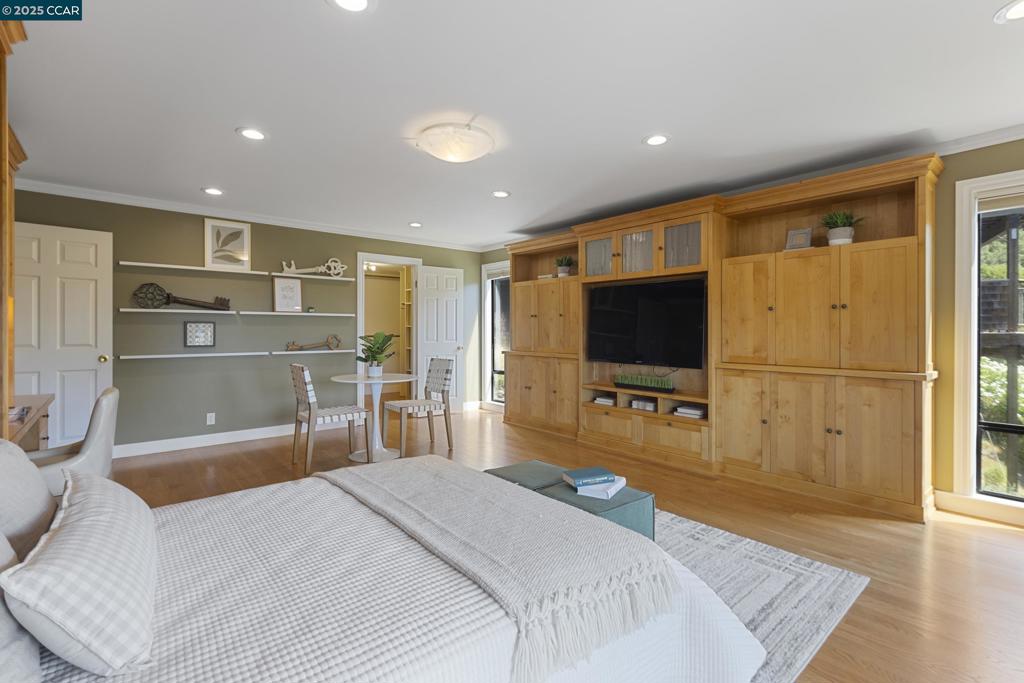ORINDA WOODS - Residential