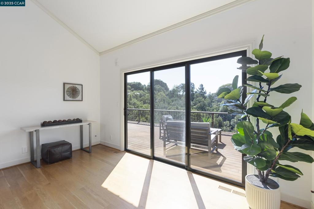 ORINDA WOODS - Residential