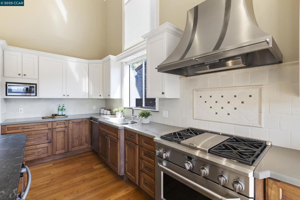 ORINDA WOODS - Residential