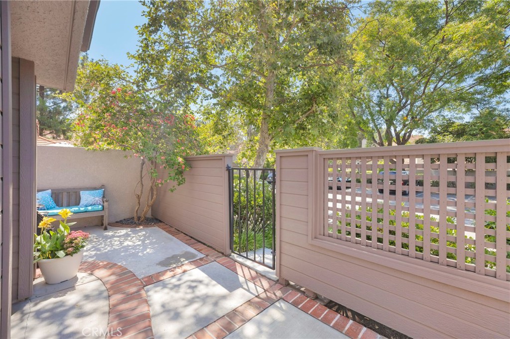 1025 N Via Colinas