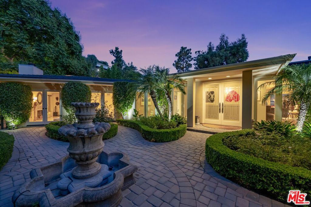 Photo of 1457 Claridge Drive, Beverly Hills, CA 90210 (MLS # 26102178)