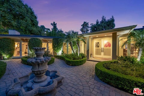 Photo of 1457 Claridge Drive, Beverly Hills, CA 90210 (MLS # 26102178)