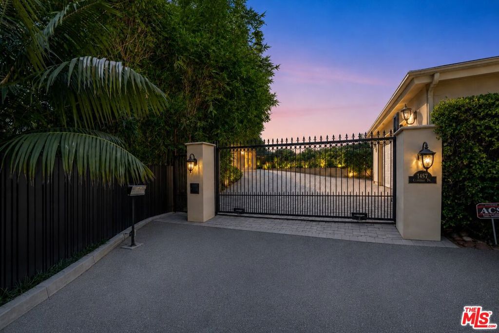 Photo of 1457 Claridge Drive, Beverly Hills, CA 90210 (MLS # 26102178)