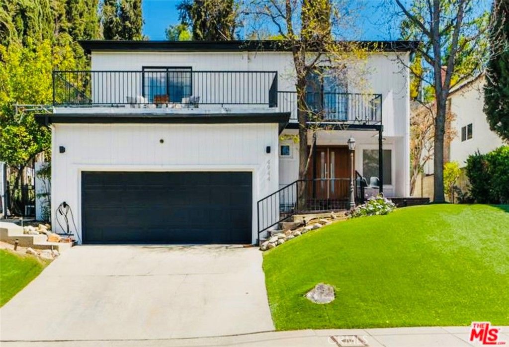 Photo of 4944 Don Pio Drive, Woodland Hills, CA 91364 (MLS # SR25135779)