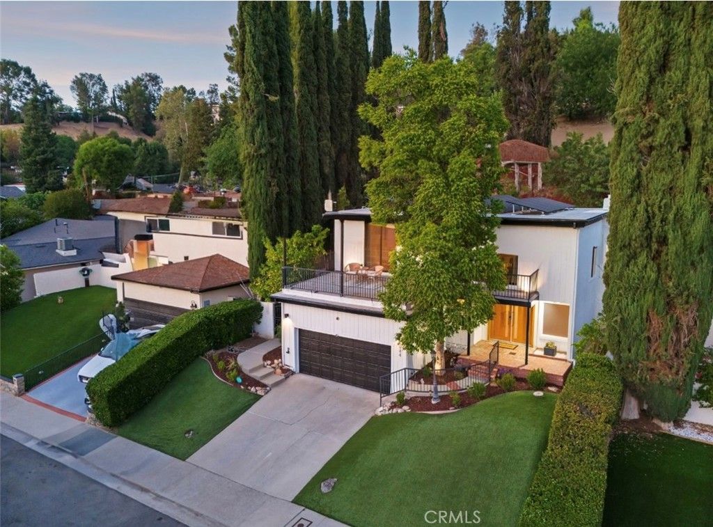 Photo of 4944 Don Pio Drive, Woodland Hills, CA 91364 (MLS # SR25135779)
