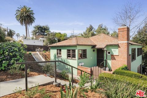 Photo of 2601 Adelbert Avenue, Los Angeles, CA 90039 (MLS # 26658257)