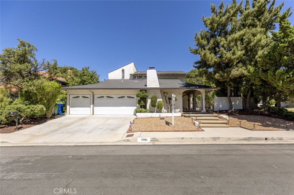 11801 Thunderbird Avenue