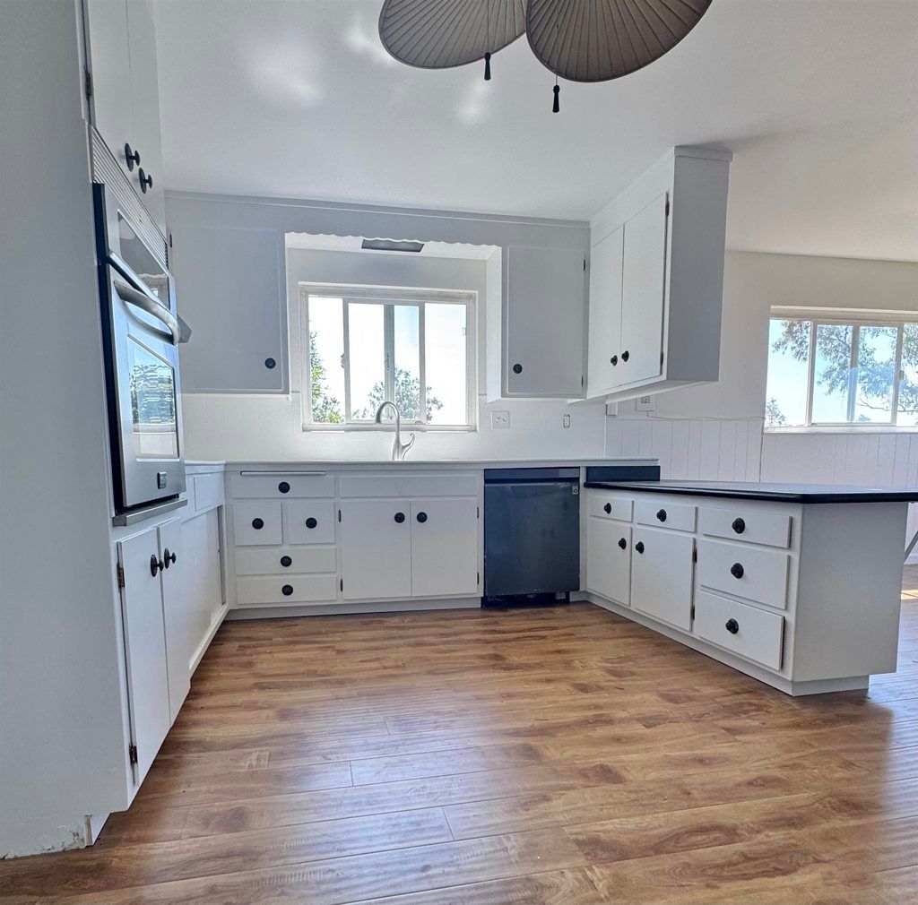 Photo of 8491 Ney Ave Ave, Oakland, CA 94605 (MLS # 41123050)