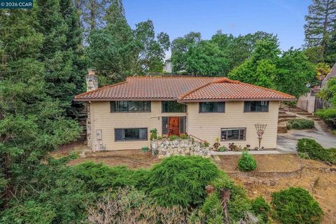 Photo of 31 Oak Knoll Loop Loop, Walnut Creek, CA 94596 (MLS # 41130198)