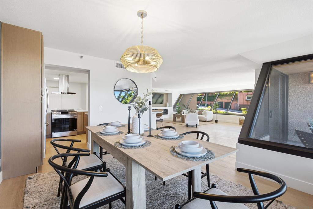 230 W Laurel 204