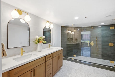 Tiny photo for 230 W Laurel ST #204, San Diego, CA 92101 (MLS # 260025134SD)