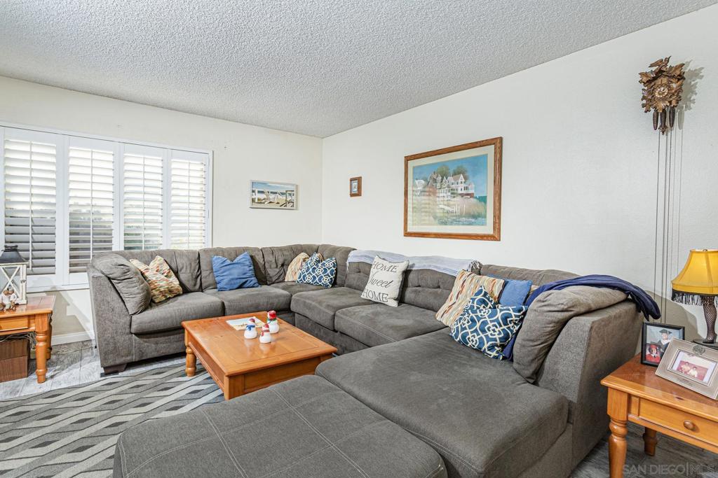 3433 Fairlomas