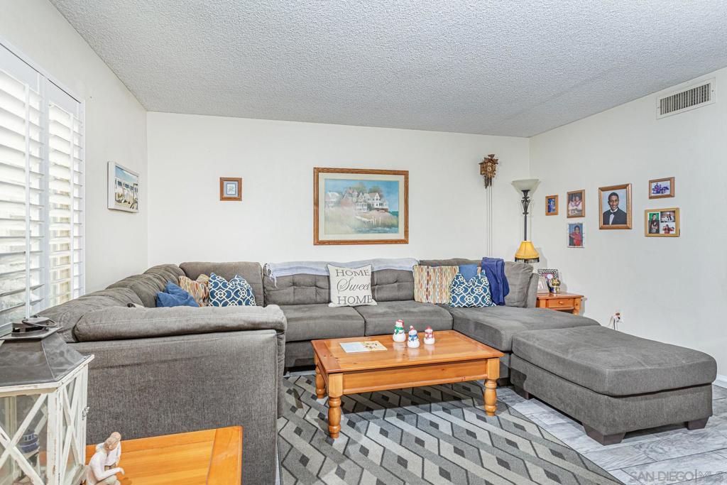 3433 Fairlomas