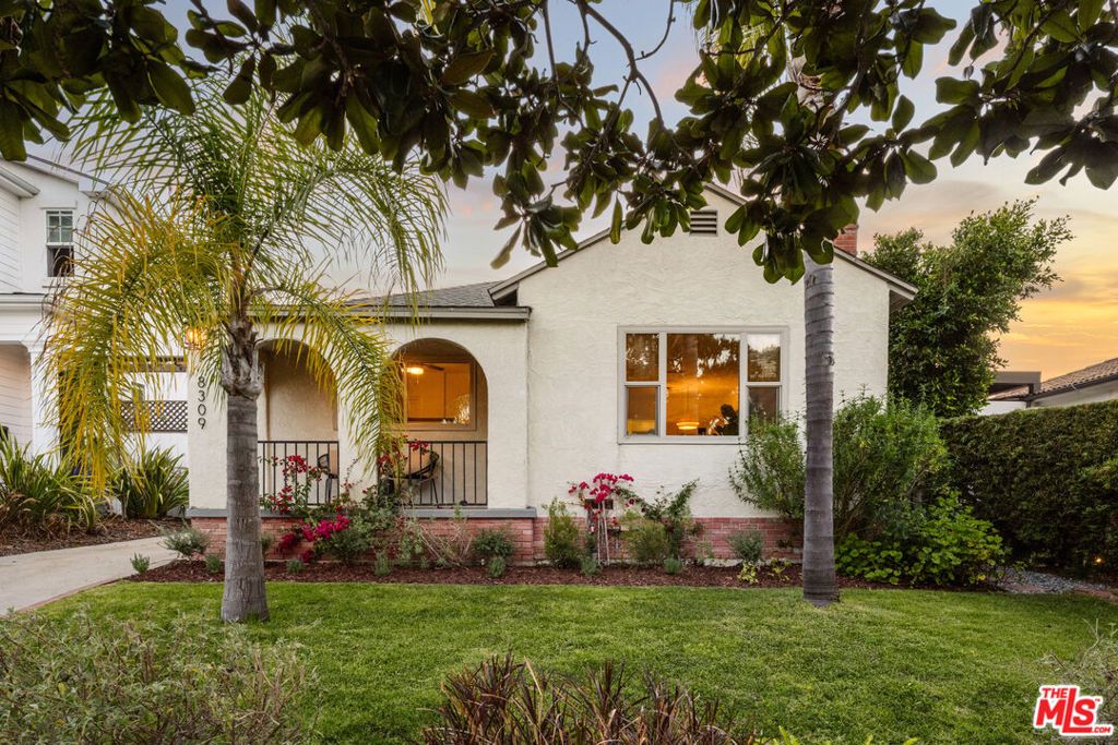 Photo of 8309 Regis Way, Los Angeles, CA 90045 (MLS # 26670109)